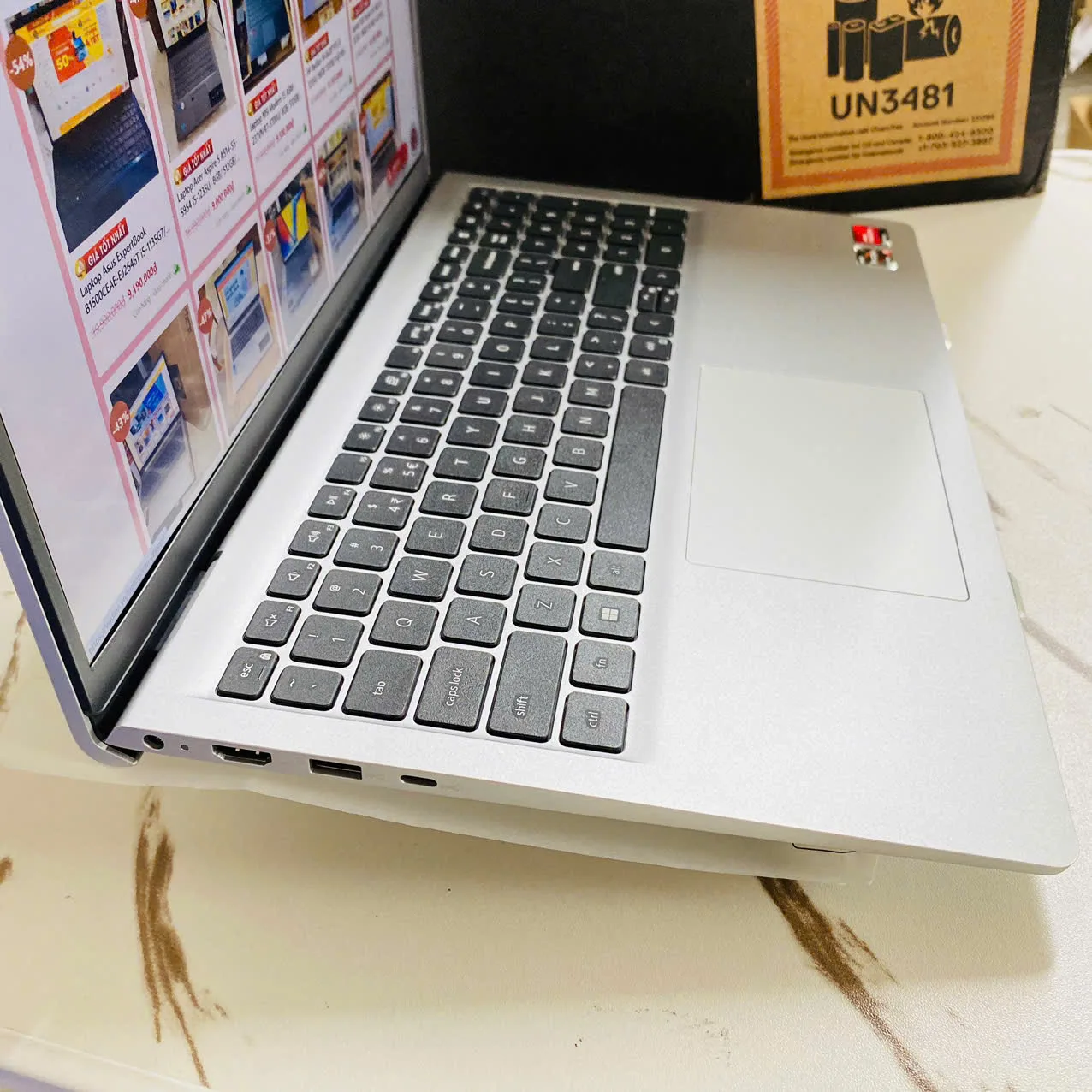Laptop Dell 15 DC15255 Ryzen 5 7530U 16GB 512GB Tần số quét 120HzFull HD Win11 J4G69D4 võ diện